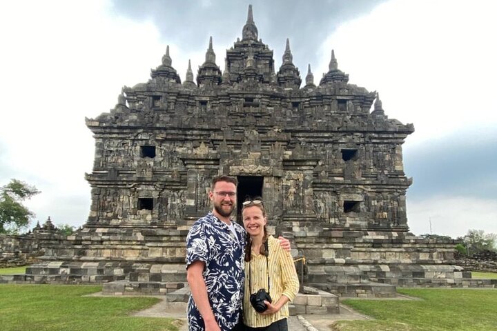 Subida a la cima del templo de Borobudur y templo de Prambanan: tour de 1 día