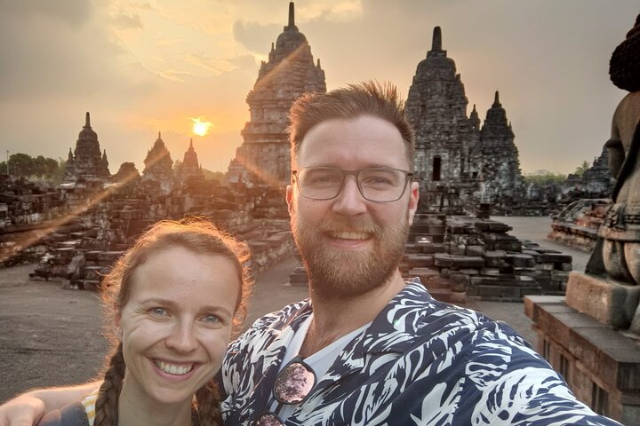 Subida a la cima del templo de Borobudur y templo de Prambanan: tour de 1 día