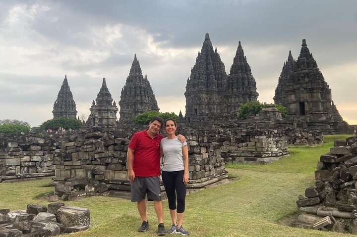 Subida a la cima del templo de Borobudur y templo de Prambanan: tour de 1 día