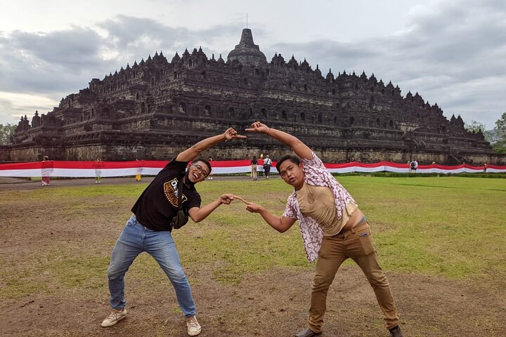 Subida a la cima del templo de Borobudur y templo de Prambanan: tour de 1 día