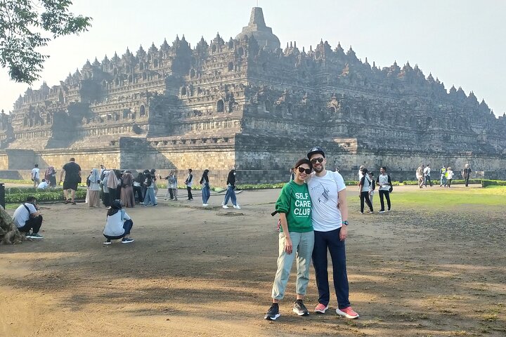 Subida a la cima del templo de Borobudur y templo de Prambanan: tour de 1 día
