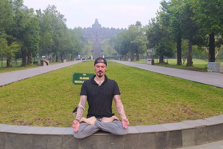 Subida a la cima del templo de Borobudur y templo de Prambanan: tour de 1 día