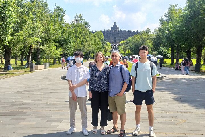 Subida a la cima del templo de Borobudur y templo de Prambanan: tour de 1 día