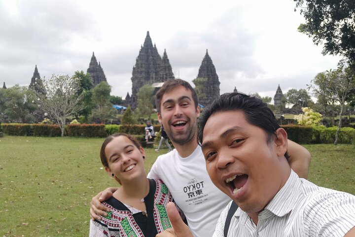 Subida a la cima del templo de Borobudur y templo de Prambanan: tour de 1 día