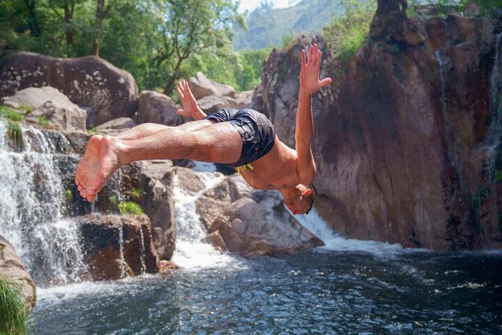 Da Lagoa da Cascata de Porto, Aldeia Antiga no Parque Nacional da Gerês