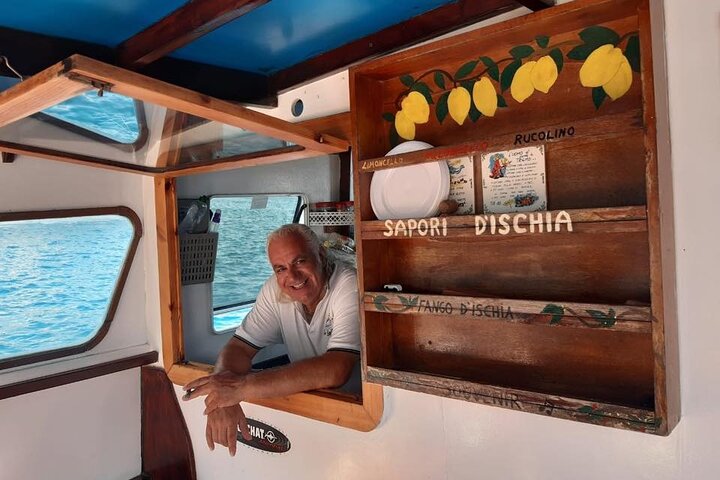 Rundvisning på øen Ischia med båd med frokost og svømning