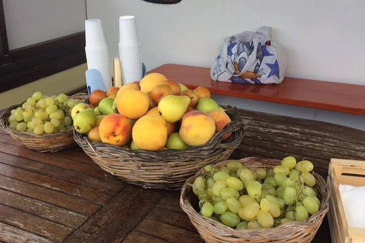 Rundvisning på øen Ischia med båd med frokost og svømning