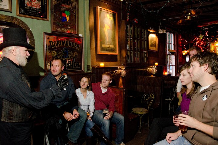 Tour original del pub encantado de Fells Point por Baltimore Ghost Tours
