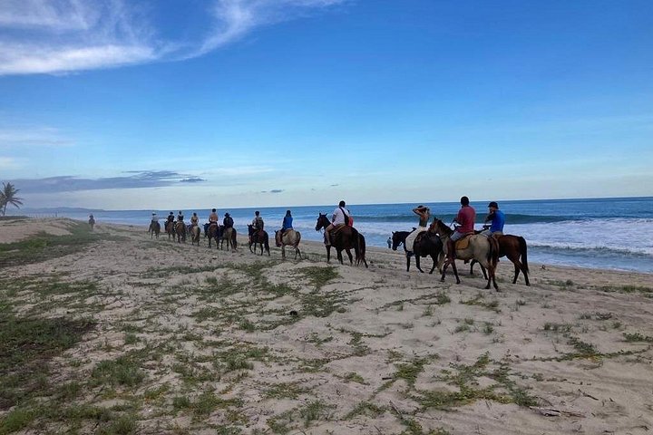 Tour a cavallo al tramonto autentico a Puerto Escondido