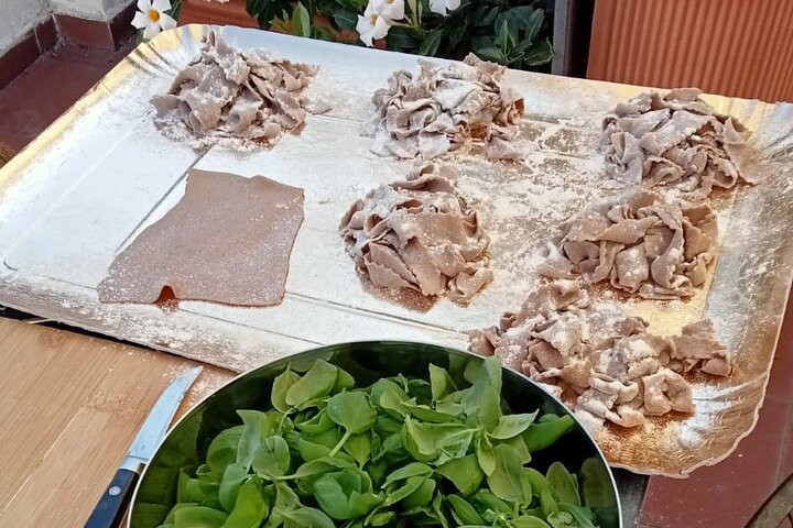 Classe de cozinha no teto em Genova: Pesto, pasta fresca e vinho