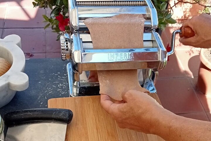 Classe de cozinha no teto em Genova: Pesto, pasta fresca e vinho