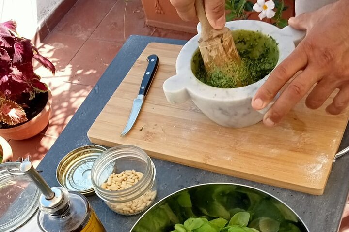 Classe de cozinha no teto em Genova: Pesto, pasta fresca e vinho