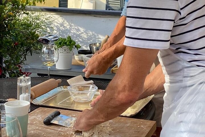 Classe de cozinha no teto em Genova: Pesto, pasta fresca e vinho