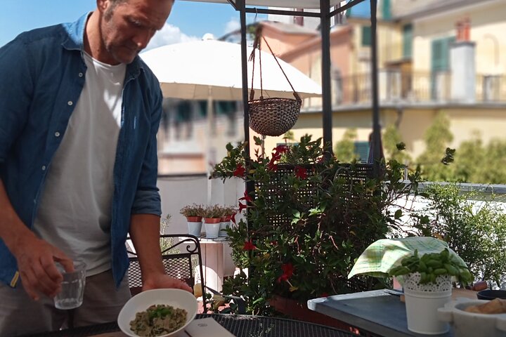Classe de cozinha no teto em Genova: Pesto, pasta fresca e vinho