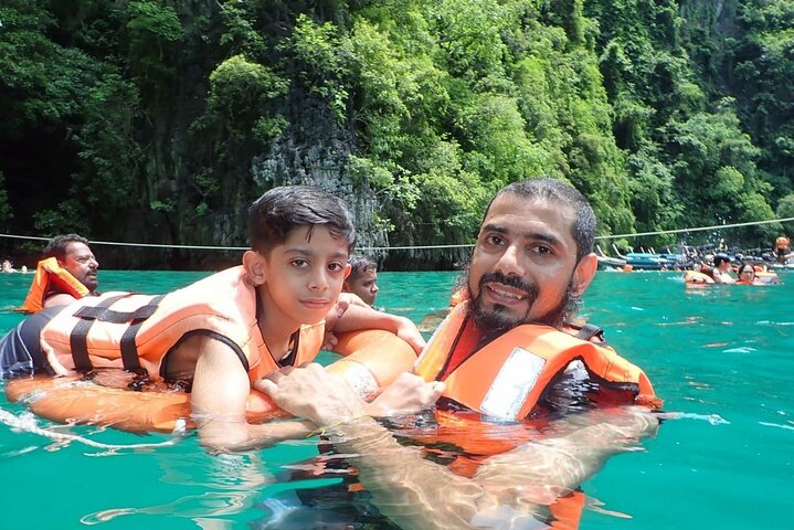 Tour di un giorno in motoscafo delle Isole Phi Phi da Phuket + pranzo a buffet