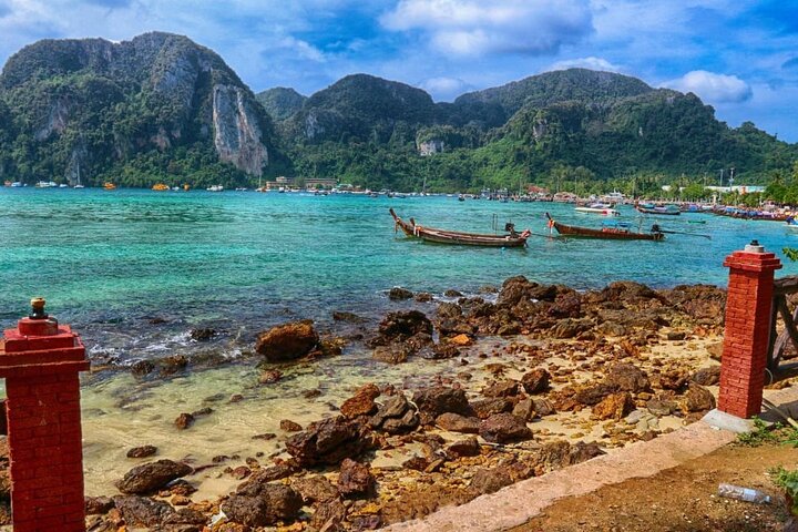 Tour di un giorno in motoscafo delle Isole Phi Phi da Phuket + pranzo a buffet