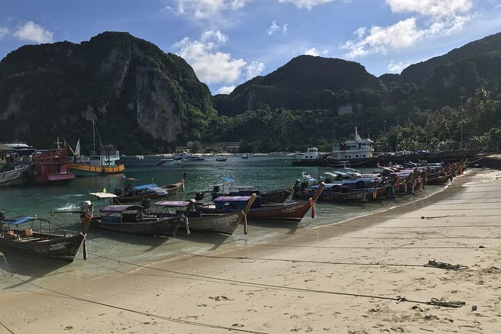 Tour di un giorno in motoscafo delle Isole Phi Phi da Phuket + pranzo a buffet