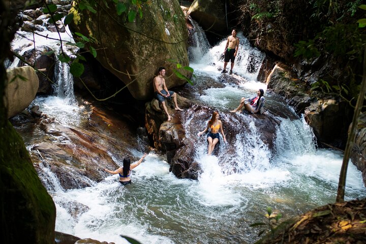 Una giornata per godersi la natura e vivere un'avventura nel fiume Giordano