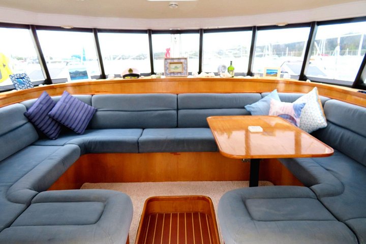 Day Sailing Cruise in Bay of Islands with Lunch & Island Stop
