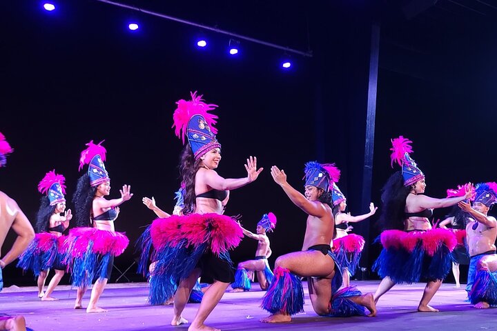 Taotao Tasi, o Jantar na Praia Show em Guam