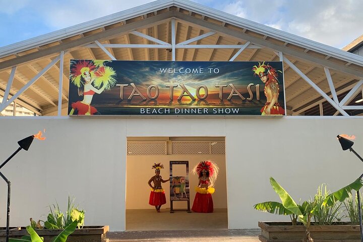 Taotao Tasi, o Jantar na Praia Show em Guam