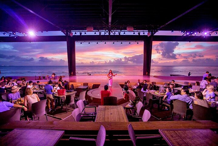 Taotao Tasi, o Jantar na Praia Show em Guam