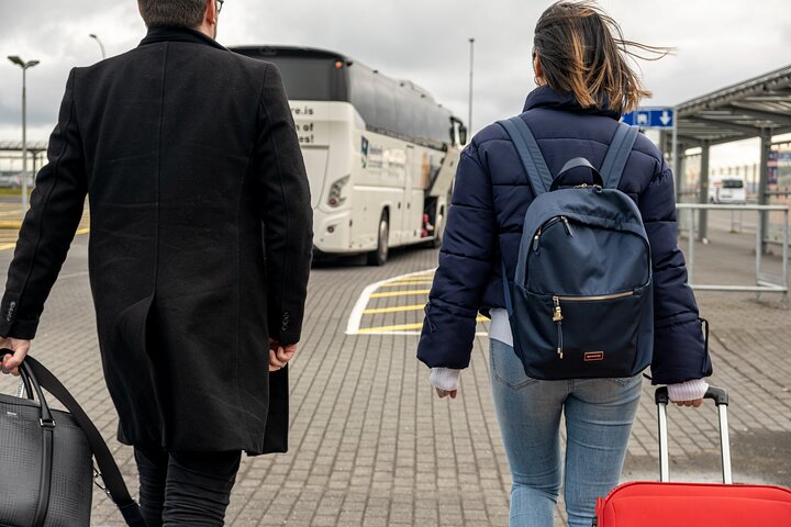 Flygplatstransfer : Keflavik flygplats till Reykjavik centrum på Island
