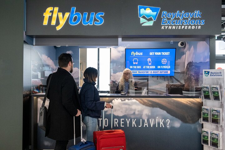 Flygplatstransfer : Keflavik flygplats till Reykjavik centrum på Island
