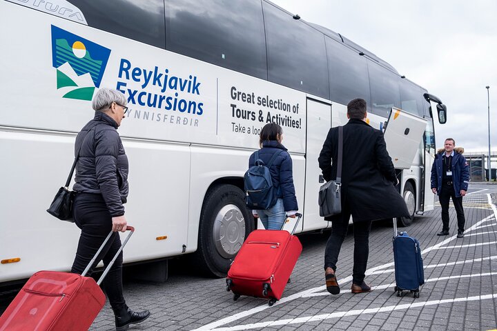 Flygplatstransfer : Keflavik flygplats till Reykjavik centrum på Island