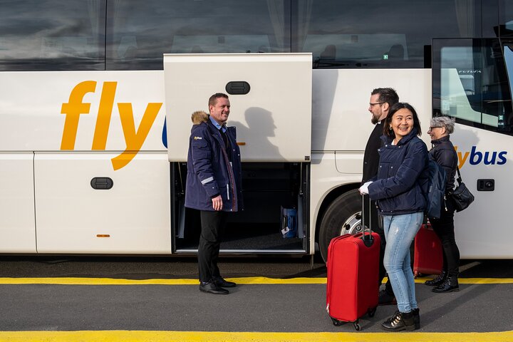 Flygplatstransfer : Keflavik flygplats till Reykjavik centrum på Island