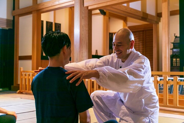 Meditazione ZEN con un monaco giapponese nel castello di Odawara