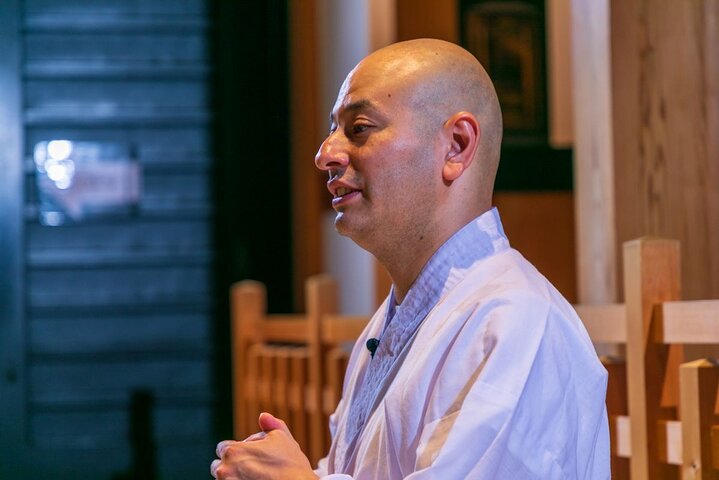 Meditazione ZEN con un monaco giapponese nel castello di Odawara