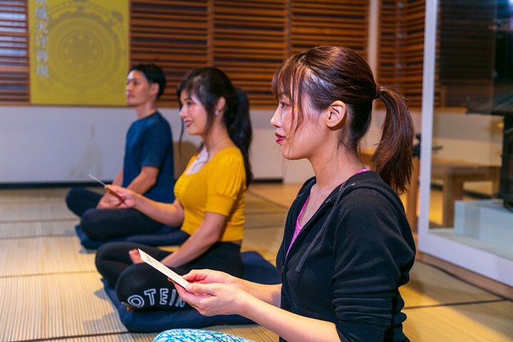 Meditazione ZEN con un monaco giapponese nel castello di Odawara