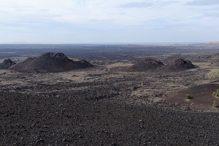 月のクレーター国定記念物へのガイド付き全日ツアー