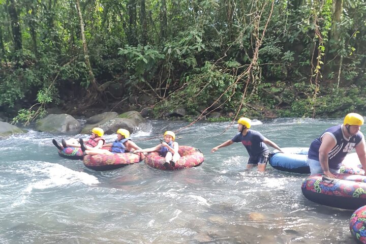 RIO CELESTE FLOD: Tubing+Regnskog+Djurliv+Vattenfall+Active Volcano (PRIVAT)