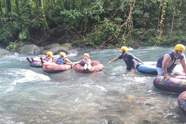 RIO CELESTE FLOD: Tubing+Regnskog+Djurliv+Vattenfall+Active Volcano (PRIVAT)