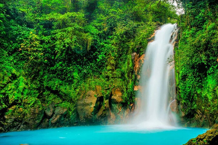 RIO CELESTE FLOD: Tubing+Regnskog+Djurliv+Vattenfall+Active Volcano (PRIVAT)