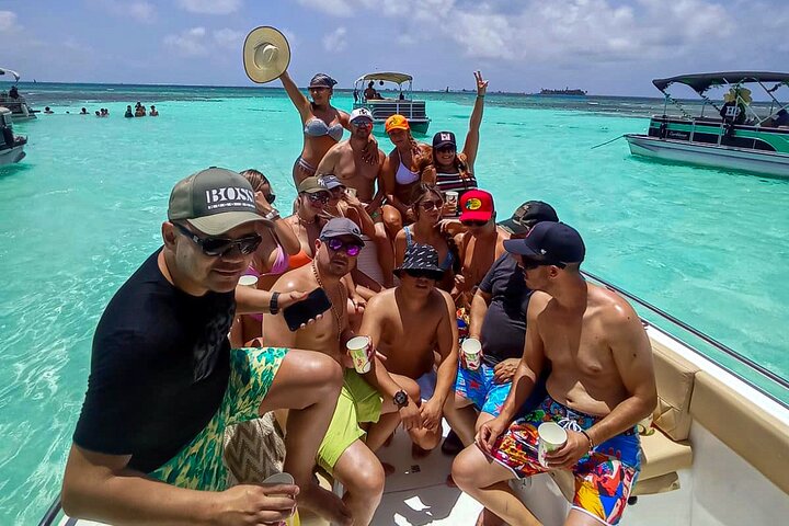 Marmows Tour Privado en Barco Día Completo en San Andrés islas