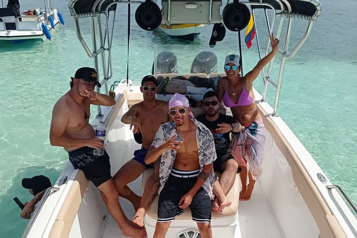 Marmows Tour Privado en Barco Día Completo en San Andrés islas