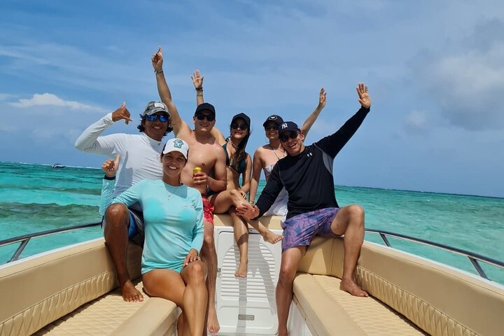 Marmows Tour Privado en Barco Día Completo en San Andrés islas