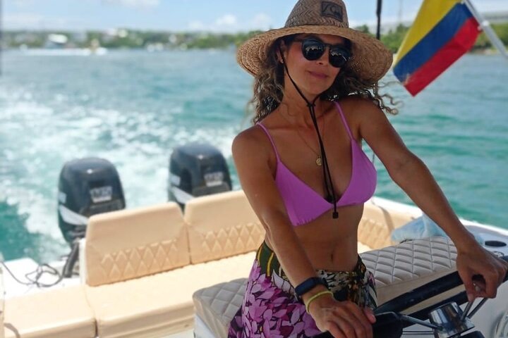 Marmows Tour Privado en Barco Día Completo en San Andrés islas