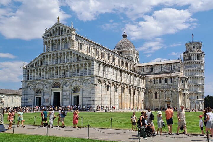 Visita guidata della Torre Pendente di Pisa, della Cattedrale, del Cimitero e del Battistero