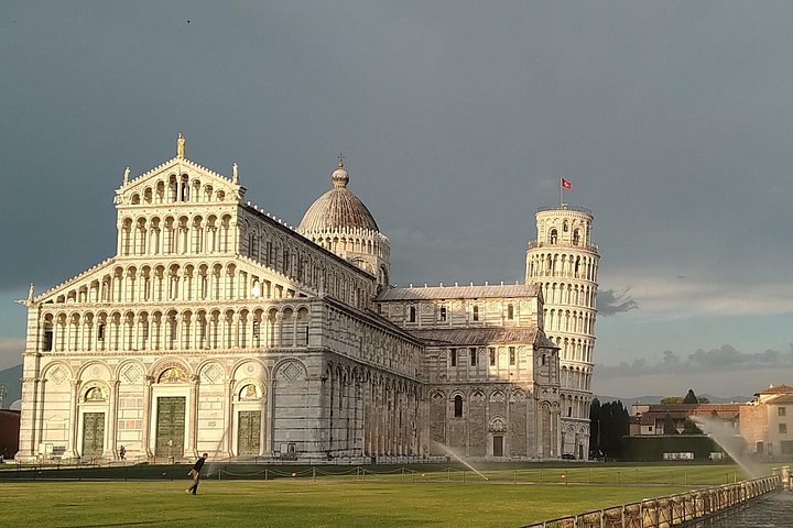Visita guidata della Torre Pendente di Pisa, della Cattedrale, del Cimitero e del Battistero