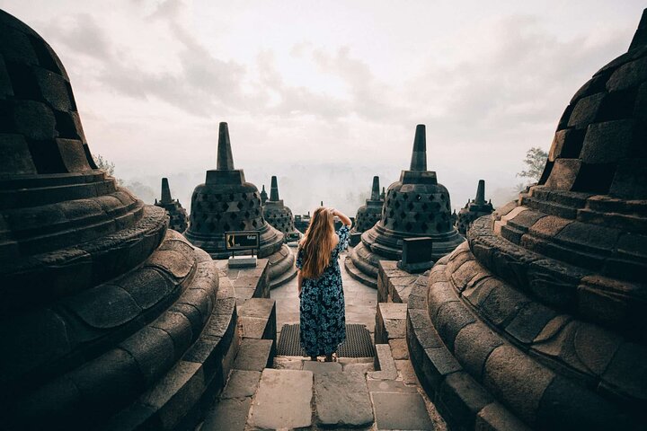 Subida a la cima del templo de Borobudur y templo de Prambanan: tour de 1 día