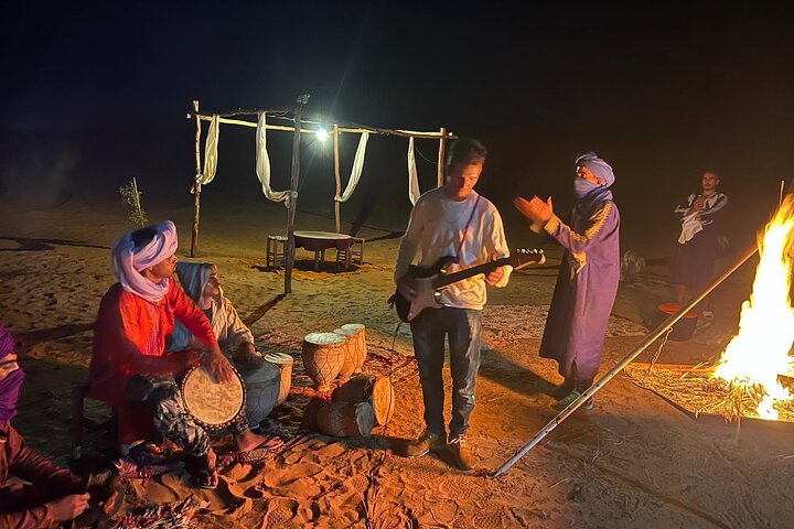 Noche En El Desierto De Erg Chebbi Saliendo De Erfoud, Paseo En Camello