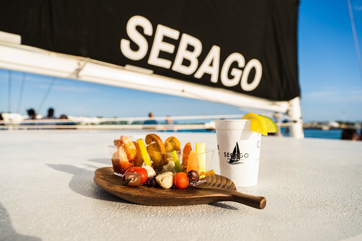 Key West Sunset sejl med åben bar, levende musik og Hors D'oeuvres