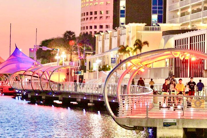 Geführte Tampa-Sightseeing-Tour in einem Deluxe-Golfwagen mit Straßenzulassung