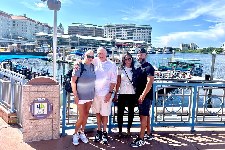 Geführte Tampa-Sightseeing-Tour in einem Deluxe-Golfwagen mit Straßenzulassung