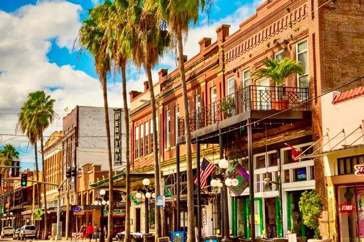Geführte Tampa-Sightseeing-Tour in einem Deluxe-Golfwagen mit Straßenzulassung