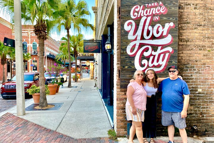 Geführte Tampa-Sightseeing-Tour in einem Deluxe-Golfwagen mit Straßenzulassung